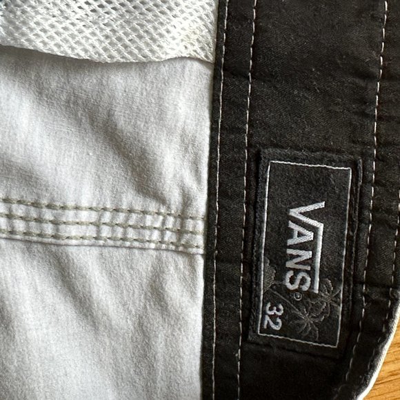 Vintage Vans Board Shorts (2013) - Picture 2 of 3